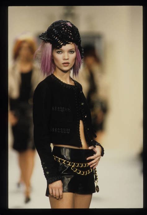 Chanel in the ’90s: The Best Supermodel Runway。